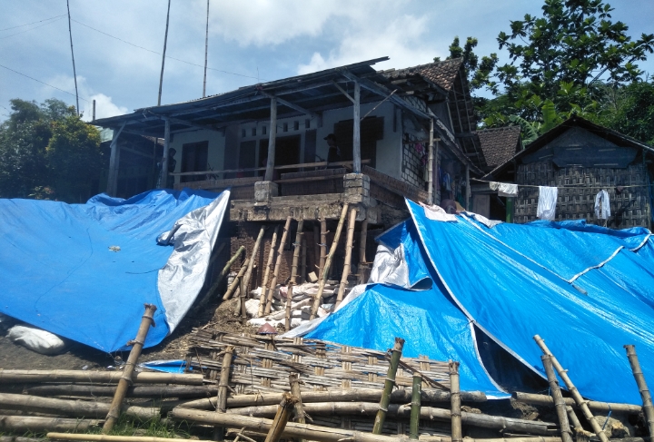 Sungai Mekuris Erosi, Rumah Warga Hampir Ambruk