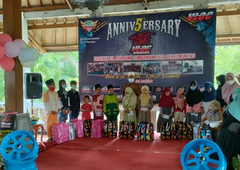 Anniversary Ke-5, VLOC Chapter Bojonegoro Beri Santunan Anak Yatim