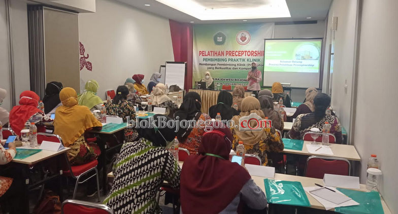 Gelar Pelatihan, STIKES Rajekwesi Berkomitmen Tingkatkan Kualitas Pendidikan Kesehatan