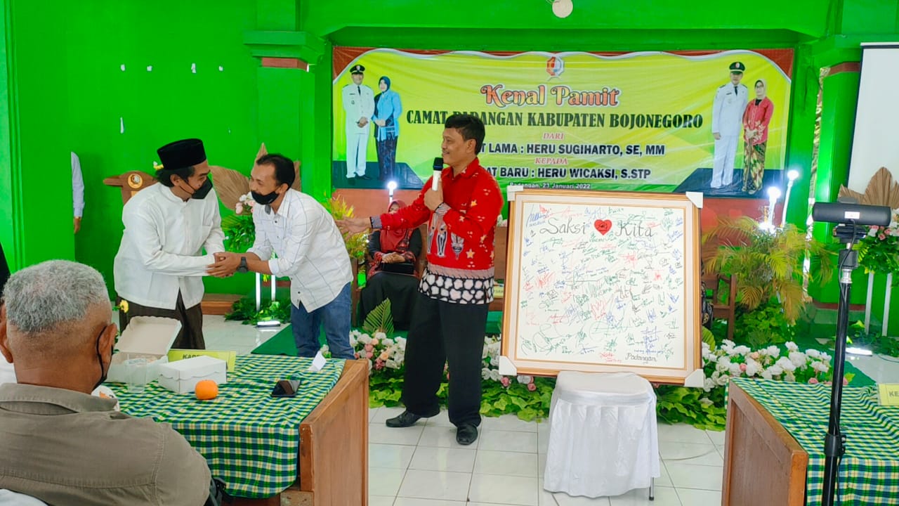 Ada Lelang Tanda Tangan Rp10 Juta Saat Pamit Kenal Camat Padangan