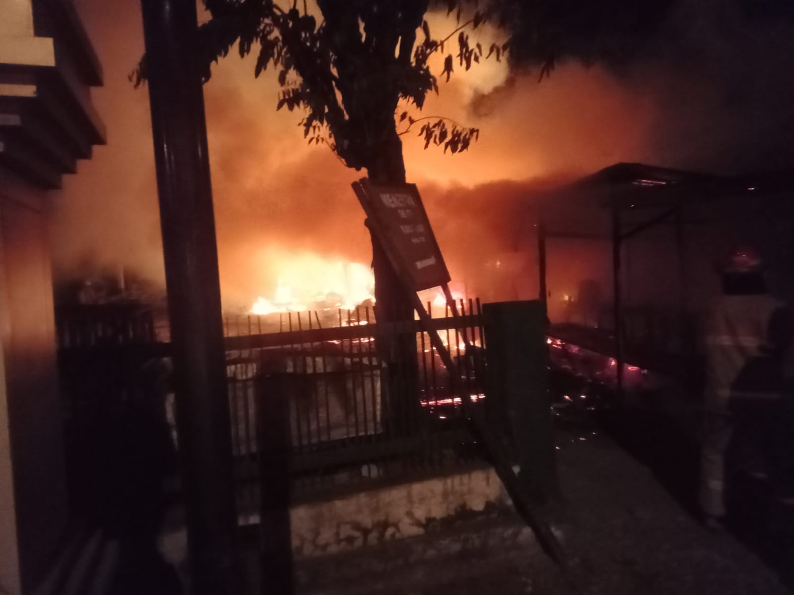 Enam Kios Pasar Ayam TGP Kaliketek Terbakar lagi