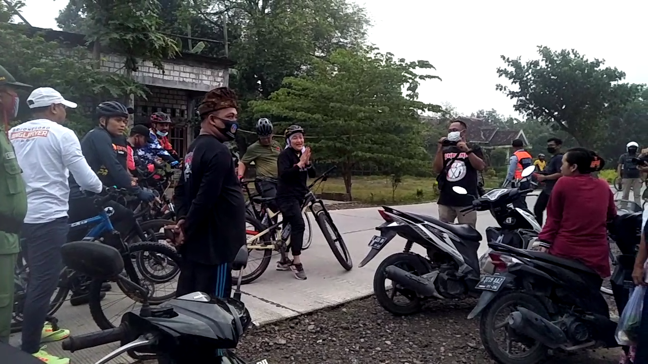 Sapa Masyarakat Saat Gowes, Bupati Ingatkan Tetap Patuhi Prokes