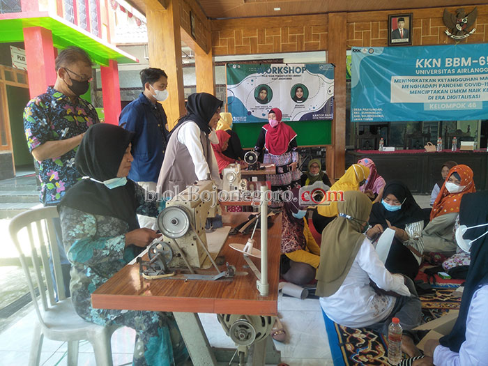 Angkat Potensi Ekonomi Desa, KKN 46 Airlangga Gelar Workshop Pelatihan Pengolahan Sampah Anorganik