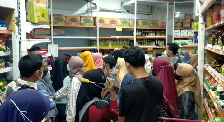 Pembelian Minyak Goreng di Ritail Modern Dibatasi 3 Shift