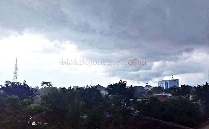 Mendung Menggelayut di Jantung Kota Bojonegoro