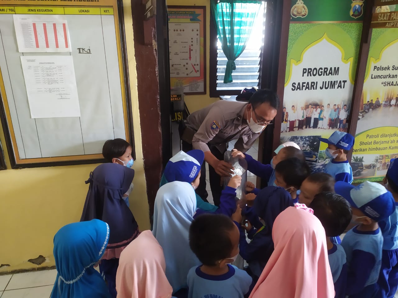 Kenalkan Profesi, Siswa PAUD Terpadu Aisyiah Berkunjung ke Polsek Sumberrejo