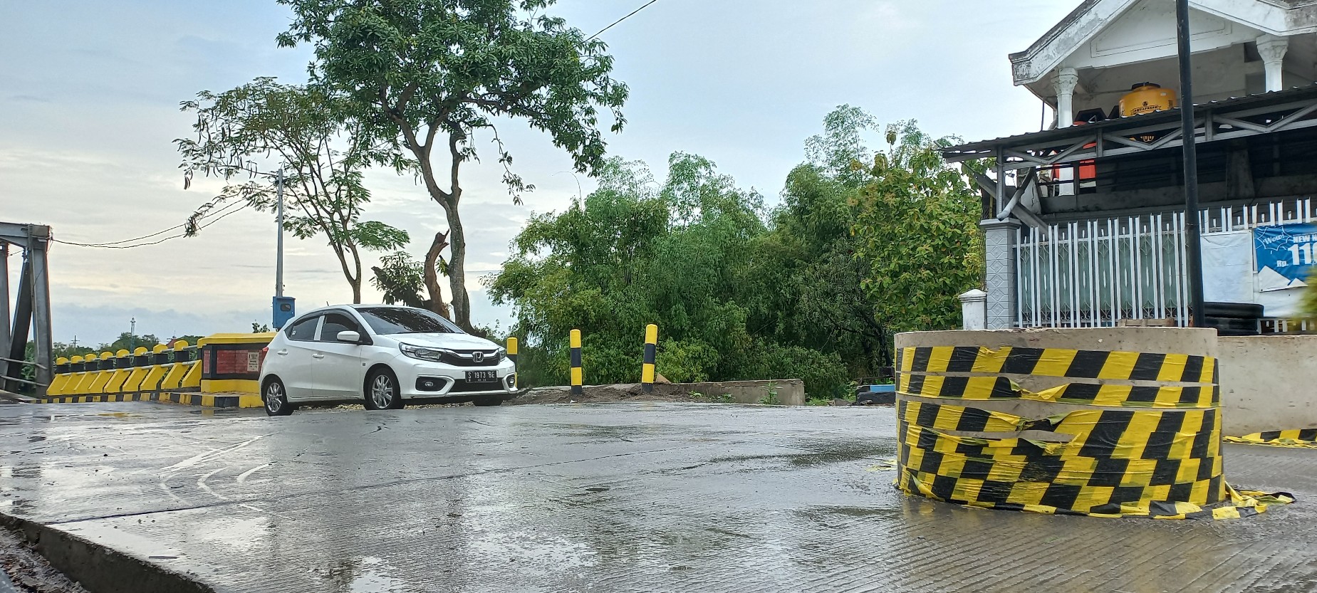 Ruang Gerak Terbatas, Portal Jembatan Glendeng Terserempet Berulang