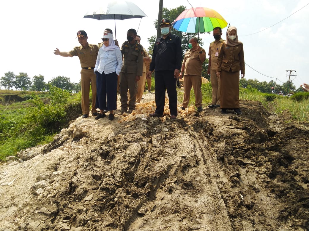 Bupati Anna Tinjau Longsor di Sugihwaras, Minta Segera Dilakukan Penanganan Darurat