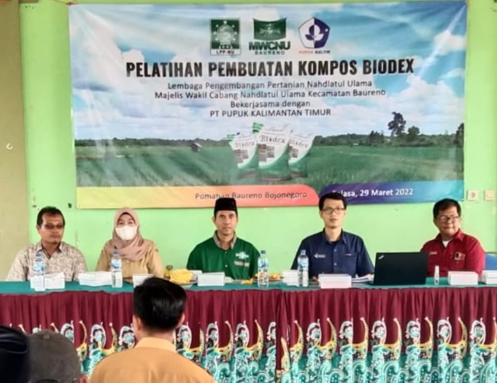 Tingkatkan Kualitas Pertanian, PC LPPNU Bojonegoro Latih Petani Buat Pupuk Organik