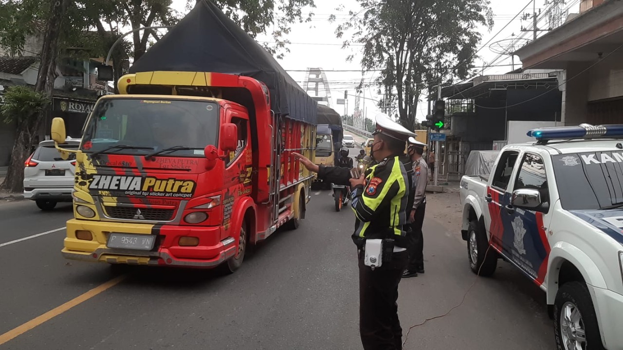 Antisipasi Kemacetan, Satlantas Polres Bojonegoro Lakukan Rekayasa Lalin