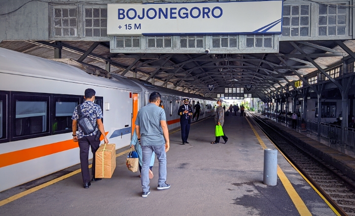 Jelang Ramadan, Penumpang KA di Stasiun Bojonegoro Melonjak