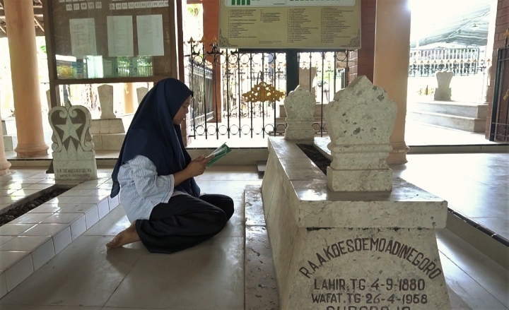Ziarah ke Pesarean Kanjeng Soemantri Dilarang Membawa Bunga Kantil