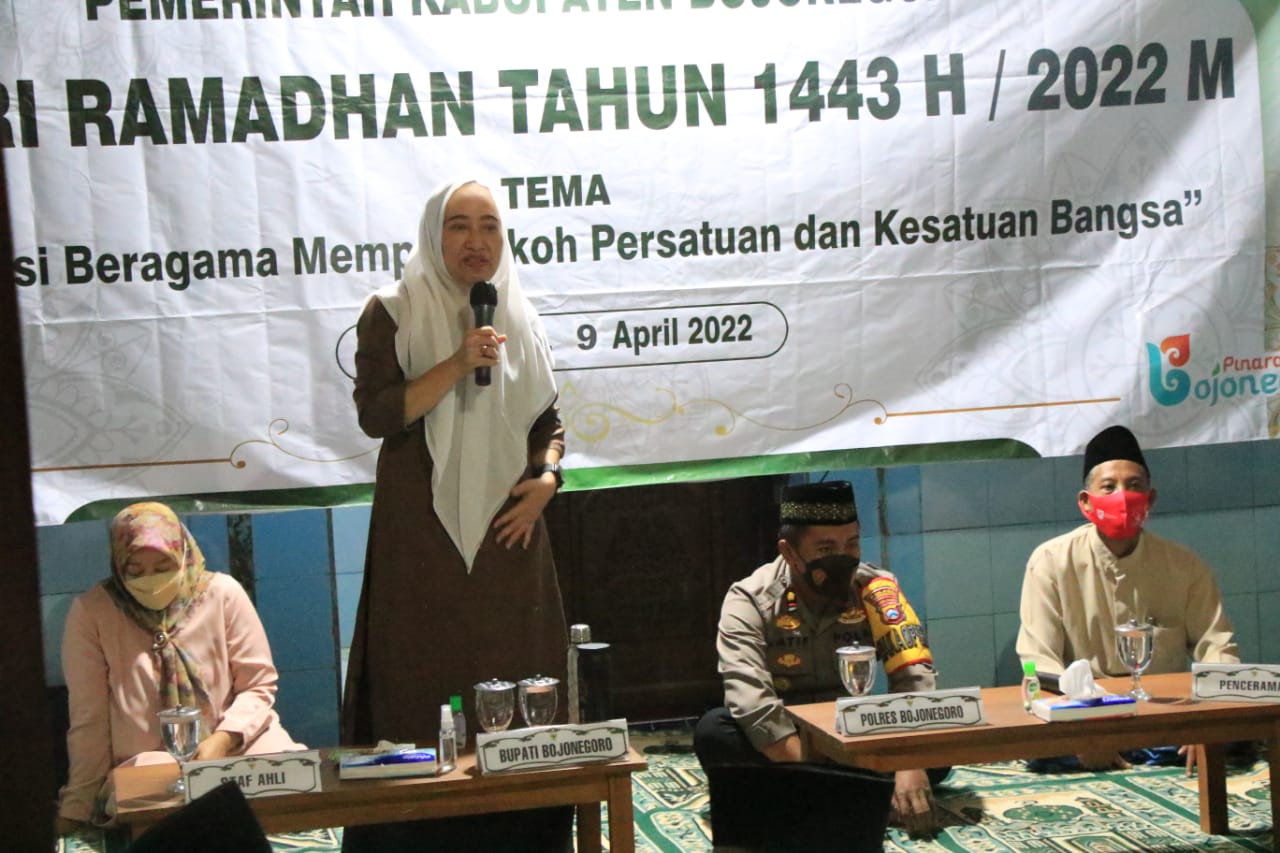 Hadiri Safari Ramadan di Bubulan, Bupati Anna Tekankan Jaga Moralitas
