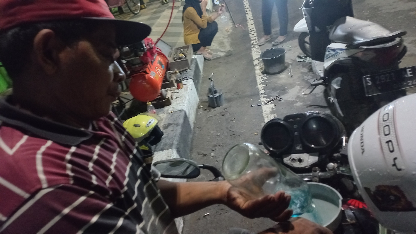 Susah Dapat Pertalite, Stok Eceran di Toko Langka