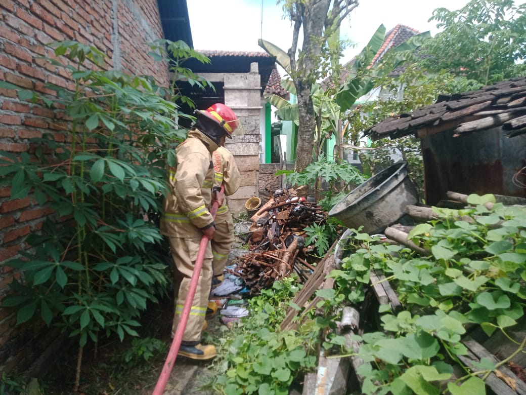 Akibat Api Bediang, Kandang Sapi di Trucuk Terbakar