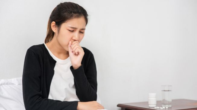 Bukan Minum Es, Ini Kebiasaan Sepele yang Bisa Bikin Batuk