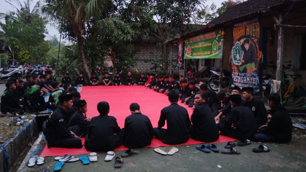 Pagar Nusa Ranting Penganten Berbagi Kepada Dhuafa dan Yatim Piatu