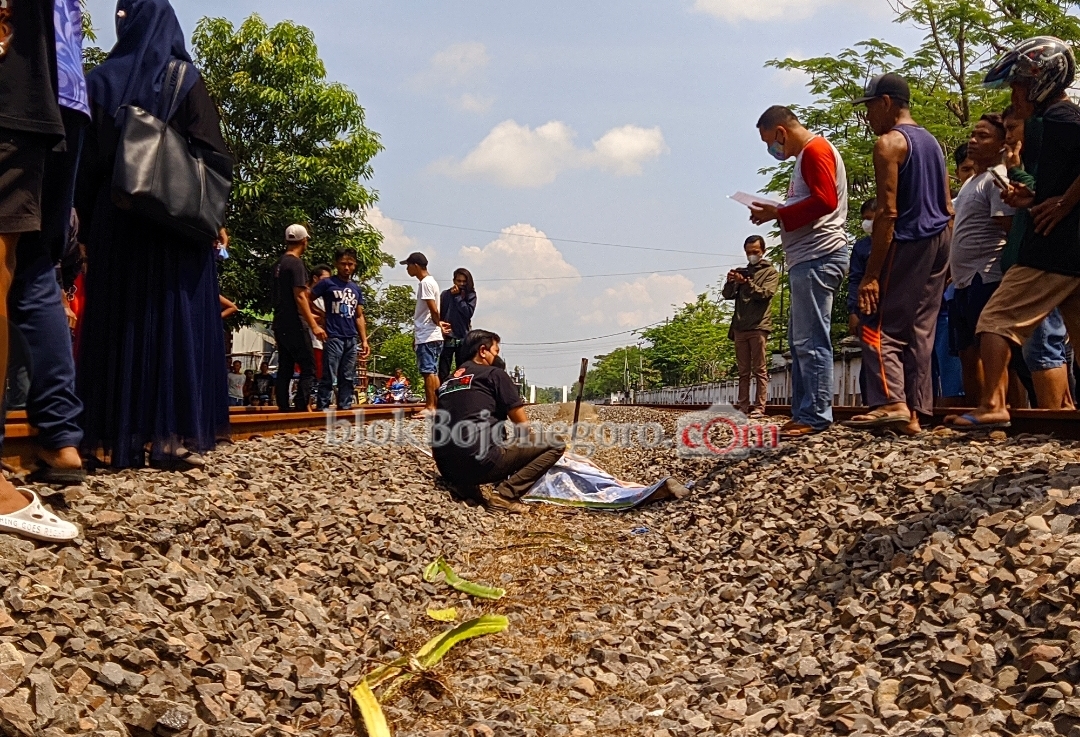Wanita Tanpa Identitas Tertemper KA di Ngemplak Hingga Meninggal di Tempat