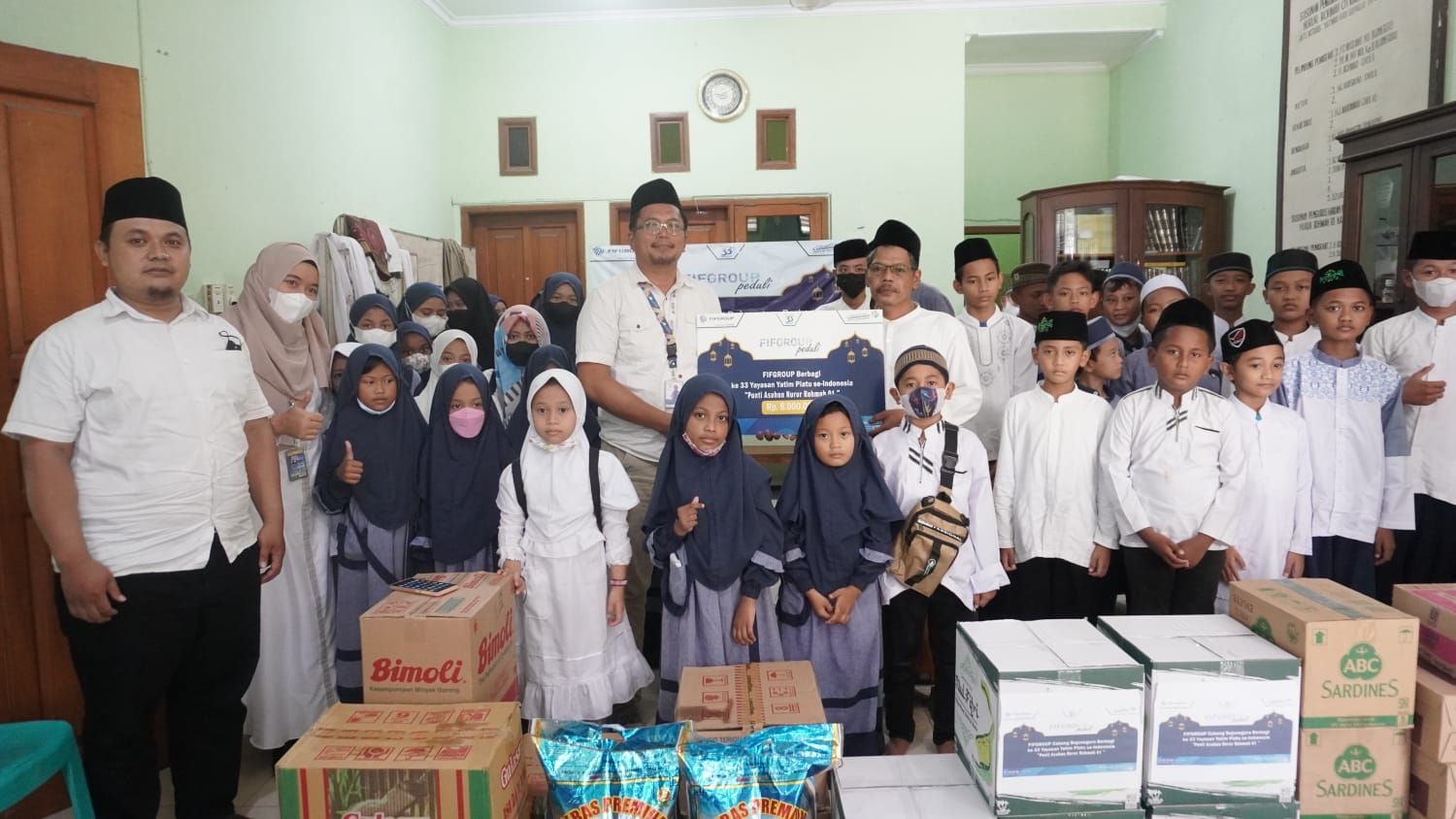 Kemilau 33 Tahun HUT FIFGROUP Bojonegoro Berbagi ke Panti Asuhan Yatim Piatu
