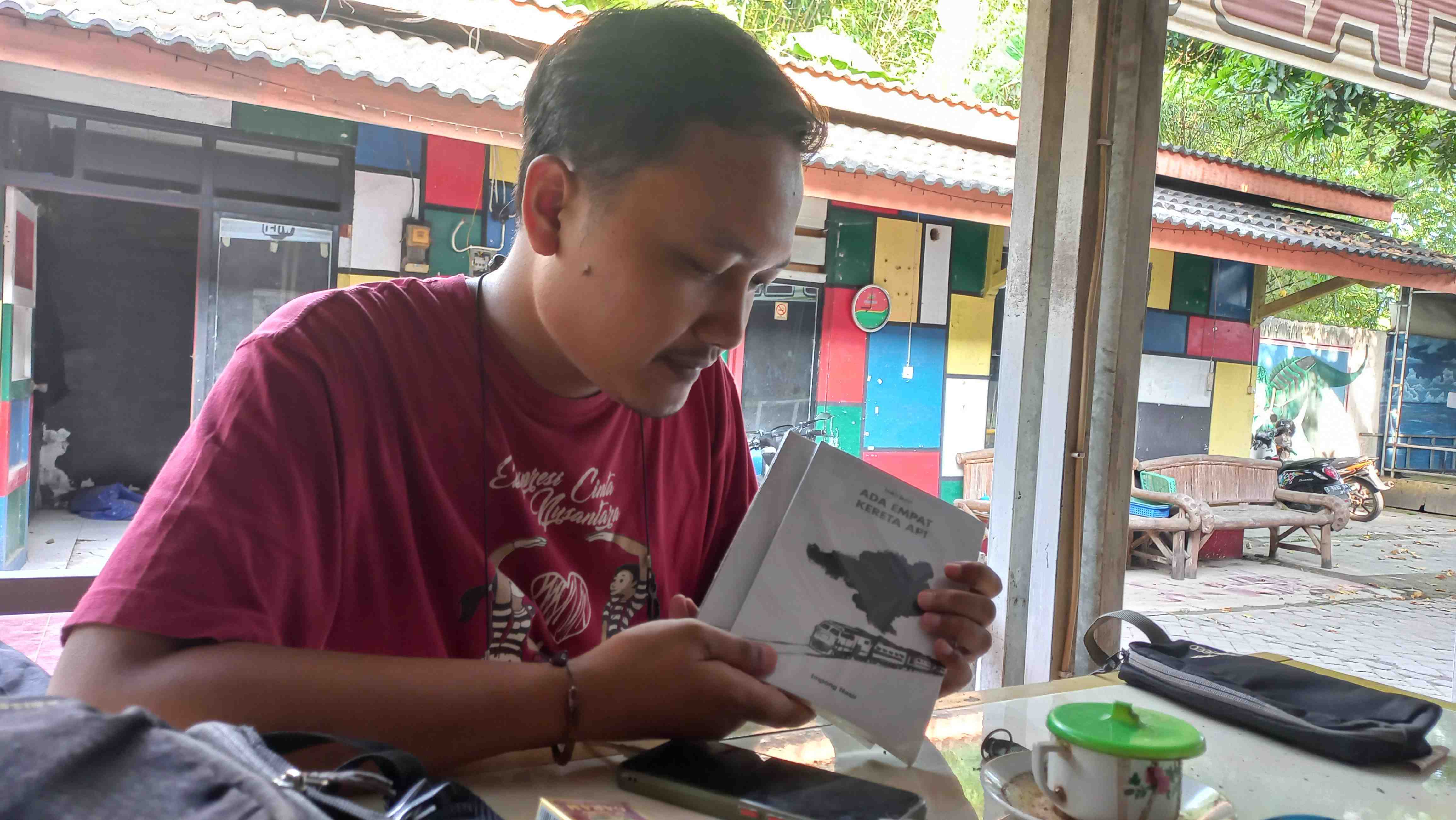 Terinspirasi dari Kereta Api, Pria Ini Ciptakan Kumpulan Puisi