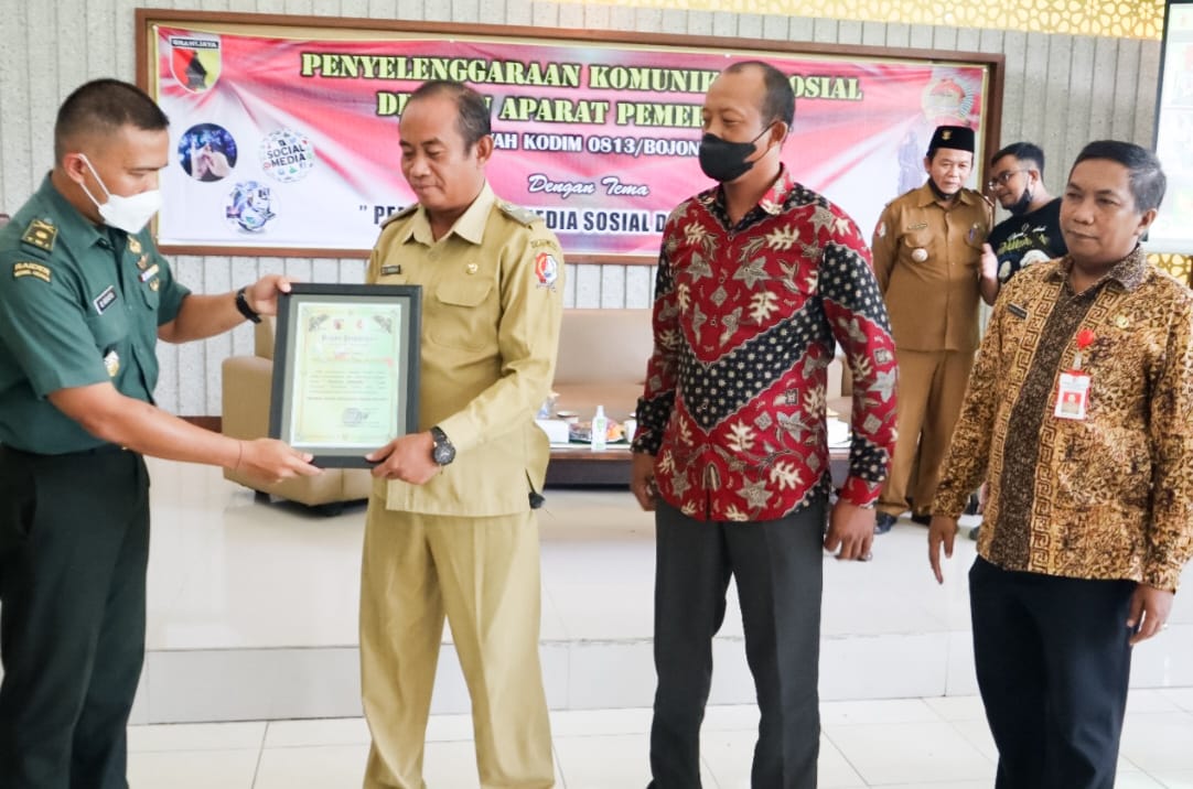 Kesbangpol Berikan Apresiasi Pencanangan Kampung Pancasila Kodim 0813