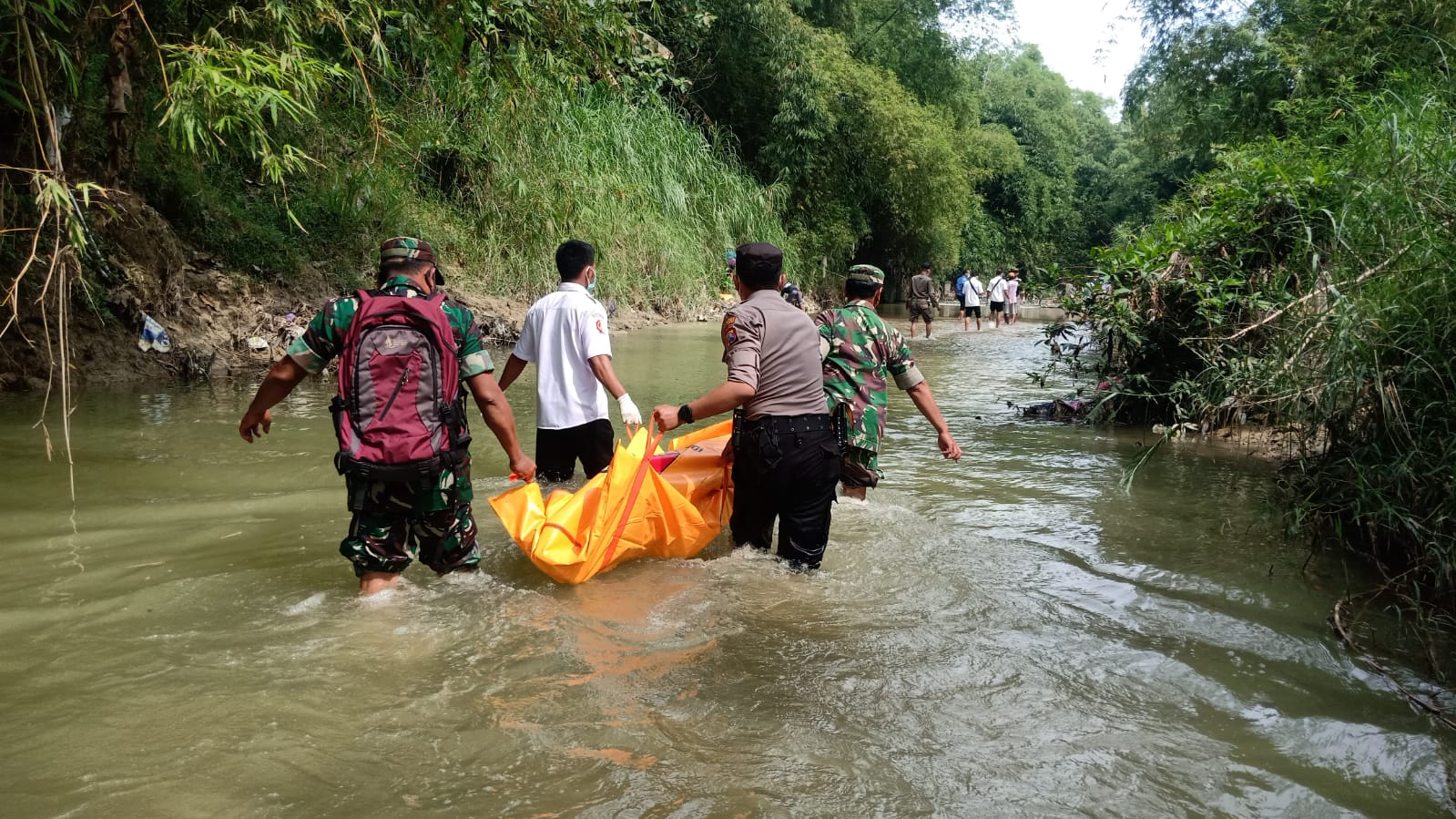 Cari Ikan di Sungai, Pria Ini Temukan Mayat