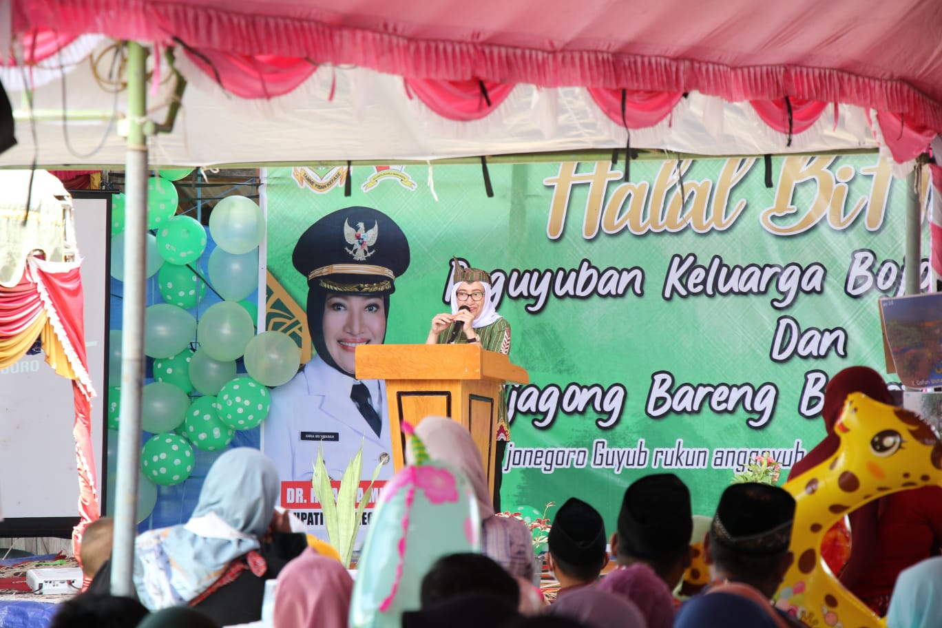 Di Bumi Cenderawasih, Bupati Anna Sapa Warga Bojonegoro