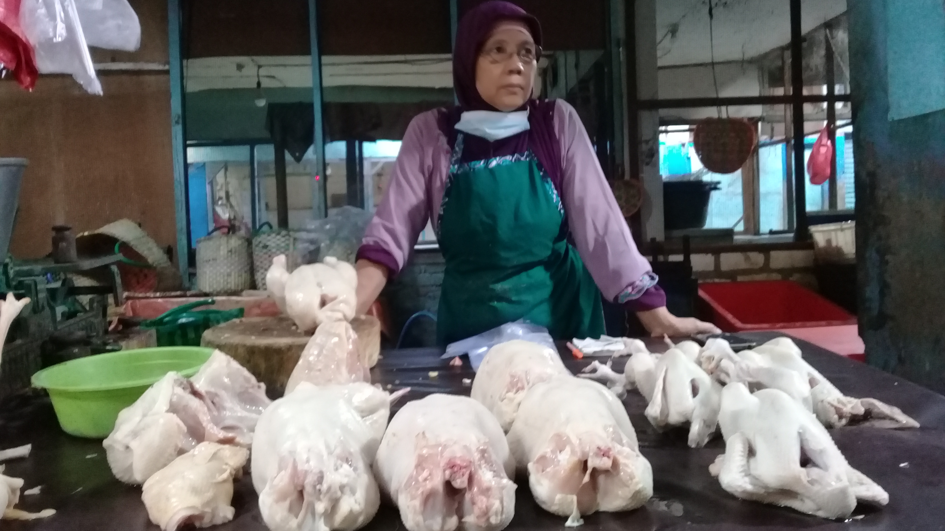 Harga Daging Ayam Broiller Merangkak Naik