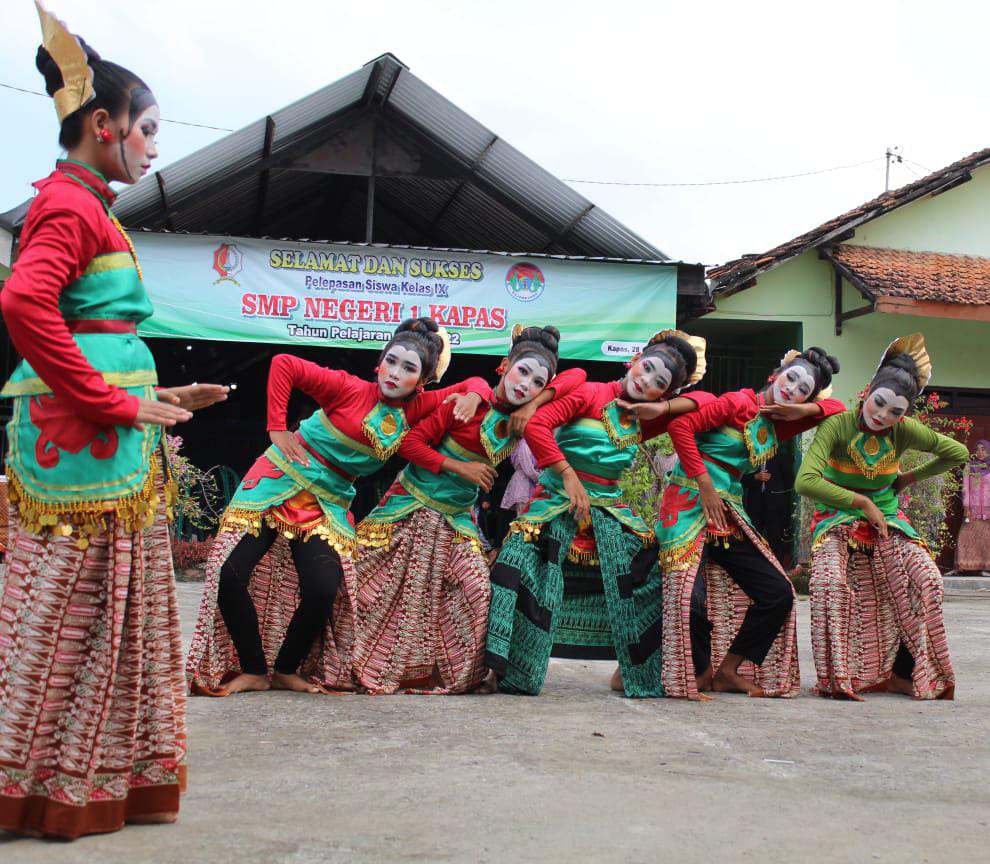 Tari Thengul Meriahkan Pelepasan Siswa Smp Negeri 1 Kapas