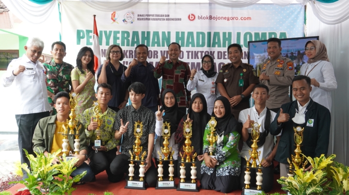 Penyerahan Hadiah Lomba TikTok dan Road to Bojonegoro Digital Forum