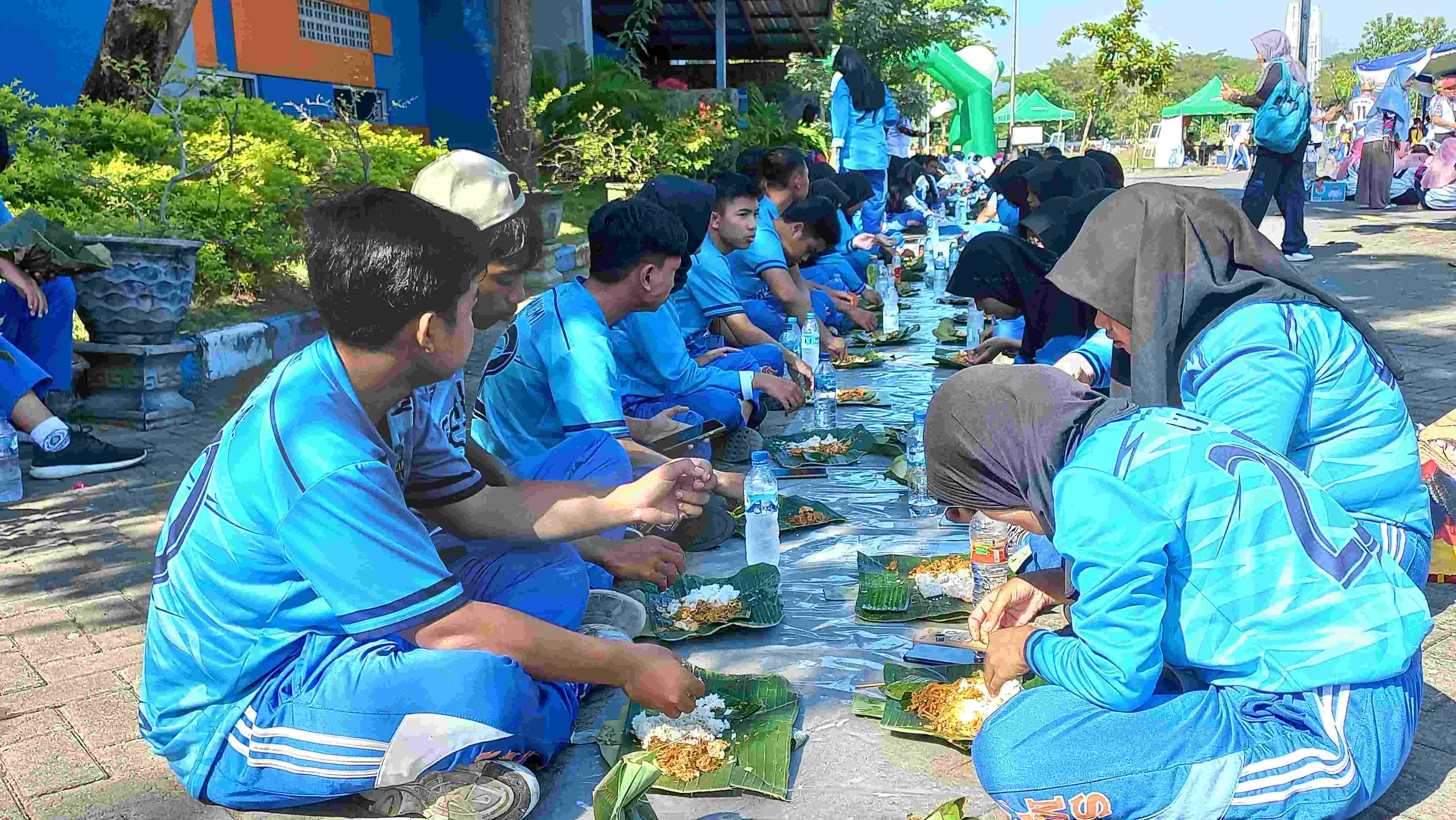 1200 Sego Buwohan Disajikan Saat Harlah SMT Bojonegoro ke-12