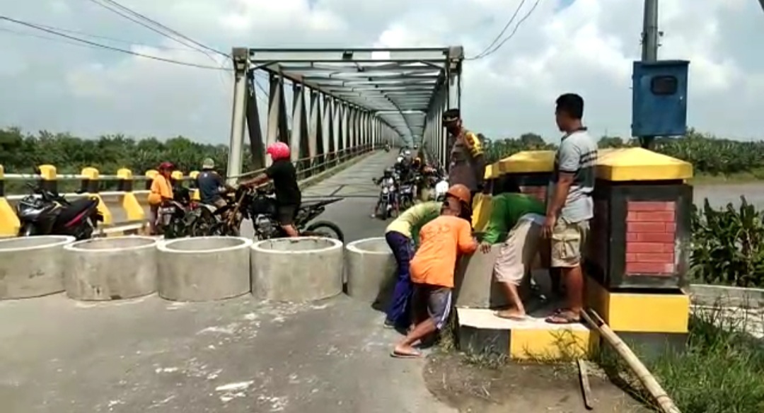 Bupati Bojonegoro Bersedia Terima Aset Jembatan Glendeng, Bupati Tuban Absen Rapat
