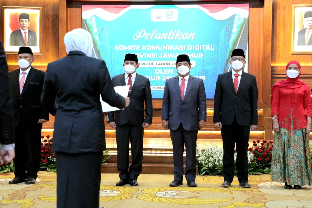 Gubernur Lantik Komite Komunikasi Digital (KKD) Jatim