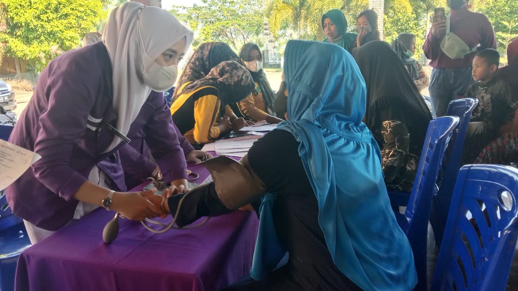 EMCL Bermitra dengan STIKes ICsada Bojonegoro, Gelar Pelayanan dan Konsultasi Kesehatan