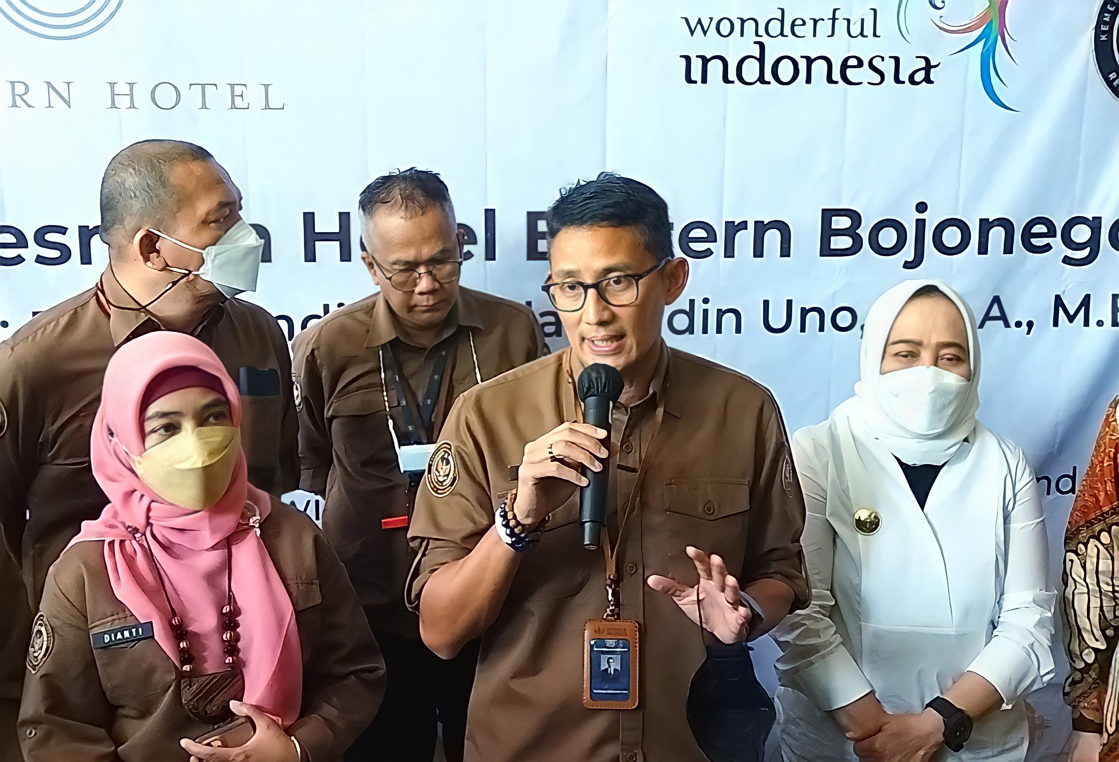 Menparekraf Beri Apresiasi Bupati Anna Kembangkan Pariwisata Daerah