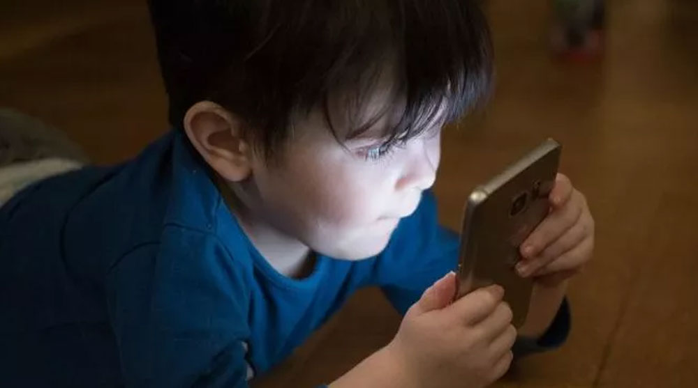Kemenkes Minta Ibu Muda Mau Repot Urus Anak, Jangan Dikit-dikit Beri Anak Gadget