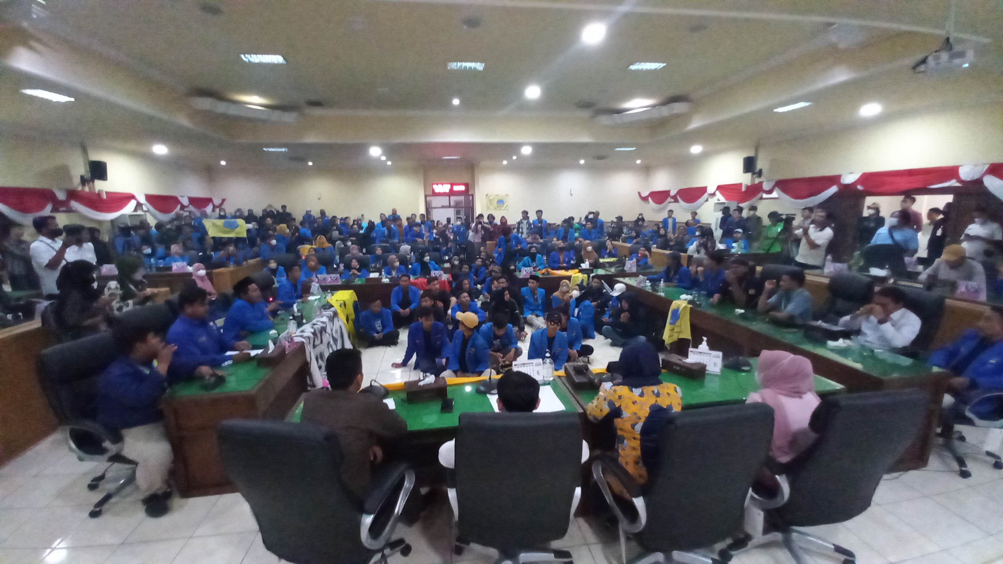 Demo Kenaikan Harga BBM, PMII Bojonegoro Duduki Ruang Dewan
