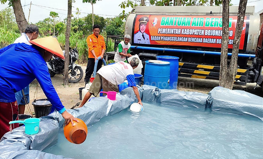 Lima Desa Di Bojonegoro Kekeringan Bpbd Dropping Air Bersih 5934