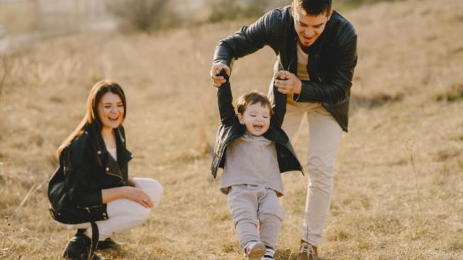 5 Ciri Overparenting, Pola Asuh Berlebihan yang Justru Hambat Perkembangan Anak