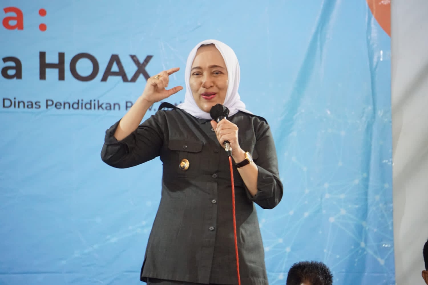 Literasi Digital di SMANES, Bupati Ajak Siswa Manfaatkan Beasiswa Pemkab