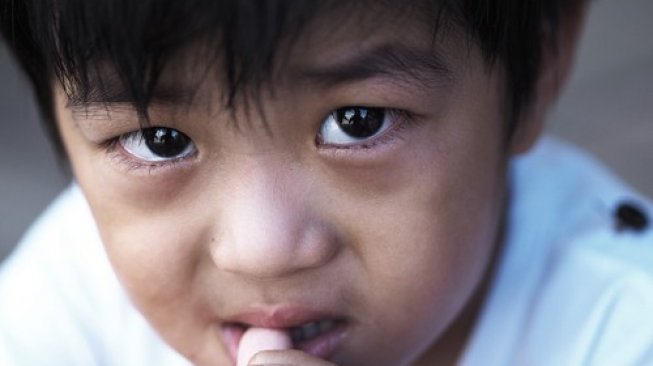 5 Cara untuk Menghentikan Kebiasaan Anak Menggigit Kuku