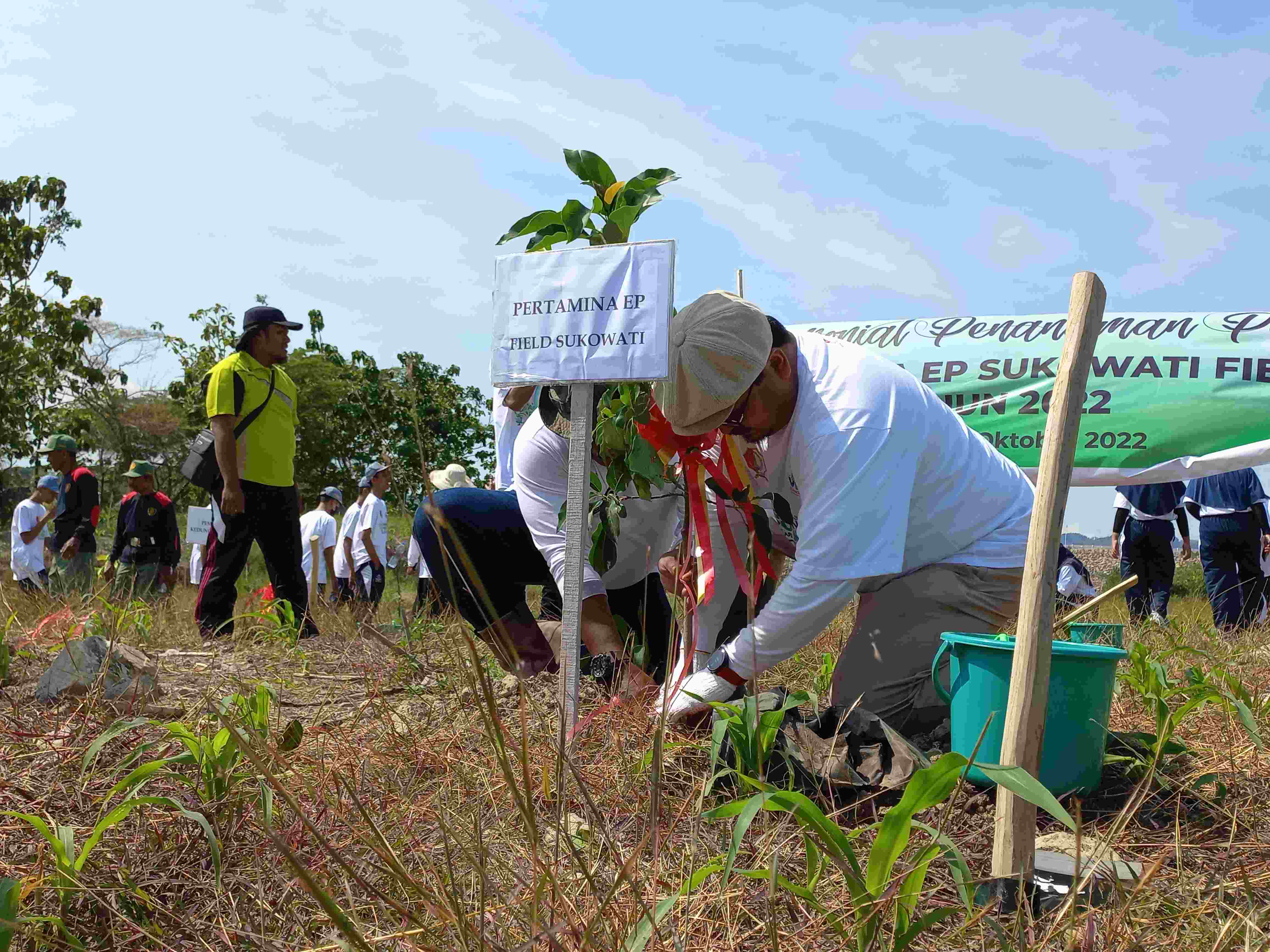 Pertamina EP Sukowati Field Tanam Pohon Buah Di Kawasan Waduk Gongseng