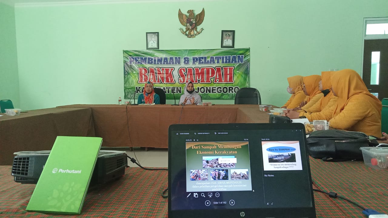 Buat Sistem Bank Sampah Digital, Millenial Bojonegoro Peroleh Apresiasi Satu Indonesia Award