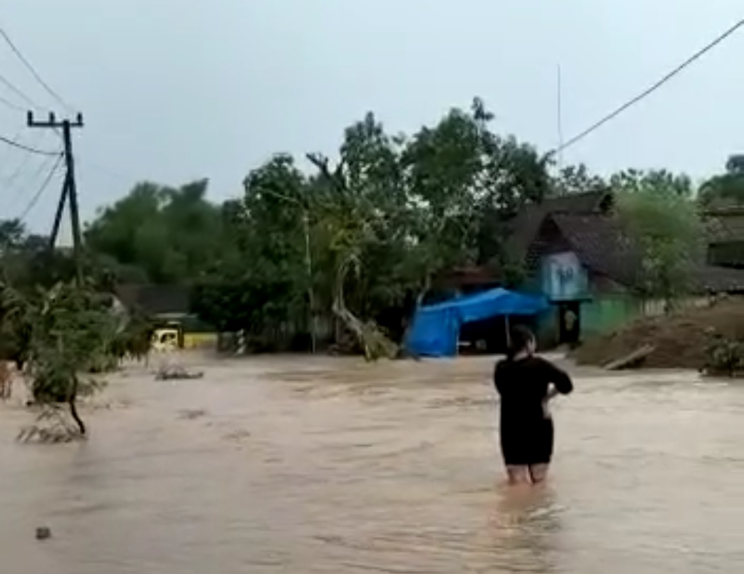 Hujan Deras, Sekar Diterjang Banjir Bandang, Permukiman Terendam