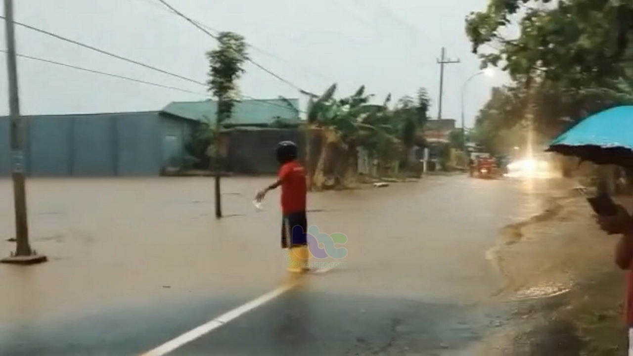 Banjir Bandang Terjang Dander Ratusan Rumah Tergenang 2262