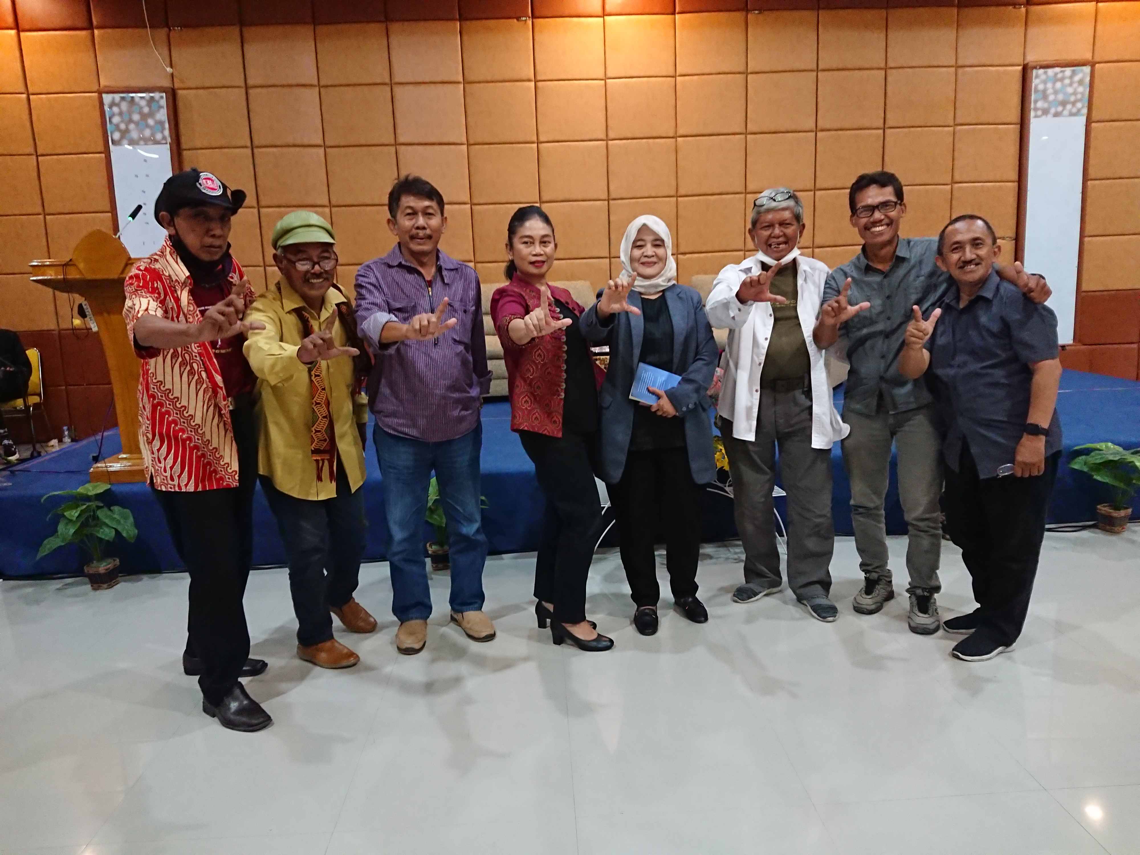 Begini Motivasi dan Kiat Menulis Puisi Ala Warumas
