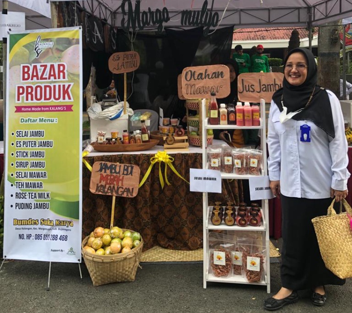 Aneka Olahan Jambu dan Mawar Desa Kalangan Juga Dipamerkan di Bojonegoro Fashion Street Fruit and Veggie