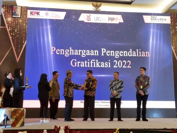 Pemkab Bojonegoro Raih Penghargaan Insan UPG dari KPK