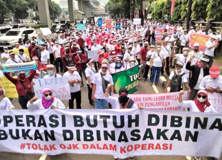 Dekopinda Bojonegoro Ikuti Unjuk Rasa Tolak OJK Awasi Koperasi