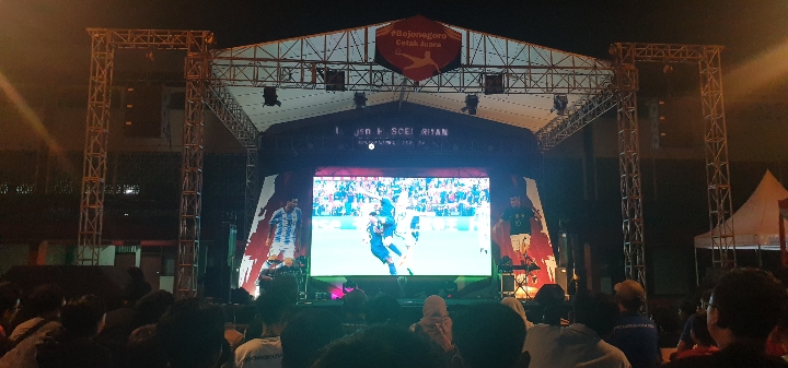 Sorak Sorai Pendukung Argentina dan Prancis di Stadion Bojonegoro